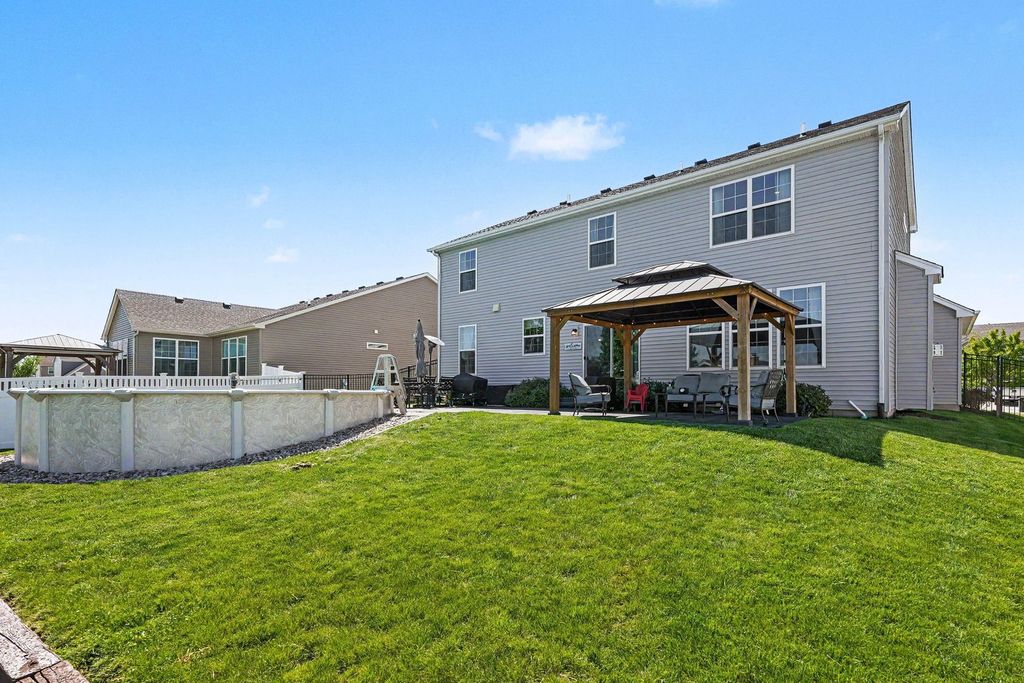 Image 23 of property listing at 803 High Grove Drive, Minooka, IL 60447