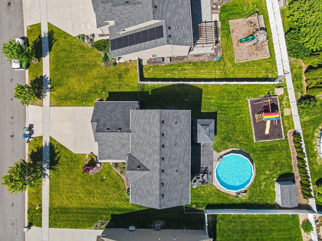 Image 24 of property listing at 803 High Grove Drive, Minooka, IL 60447