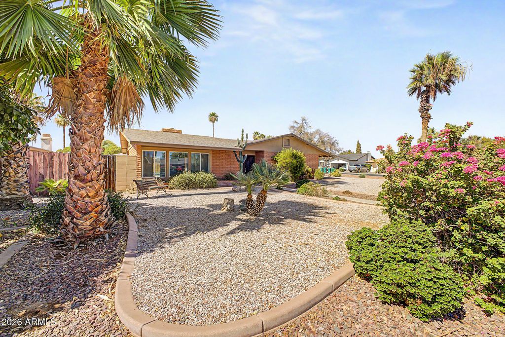 508 E SAGEBRUSH Street, Litchfield Park, AZ 85340 — photo 2
