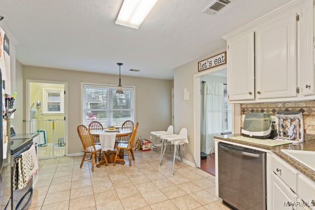 307 OLD ORCHARD Road, Deatsville, AL 36022