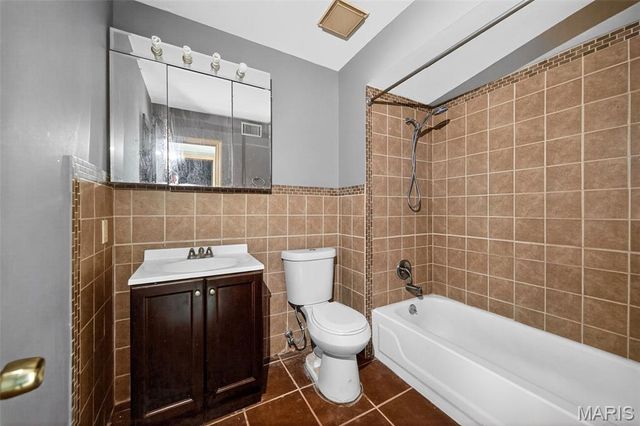 6458 White Cap Lane B, St Louis, MO 63033