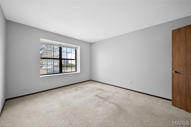 6458 White Cap Lane B, St Louis, MO 63033