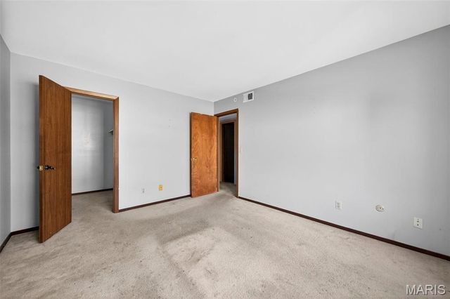 6458 White Cap Lane B, St Louis, MO 63033