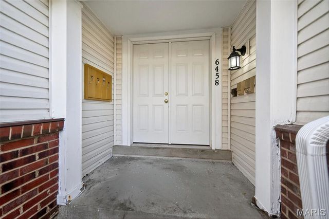 6458 White Cap Lane B, St Louis, MO 63033