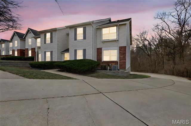 6458 White Cap Lane B, St Louis, MO 63033