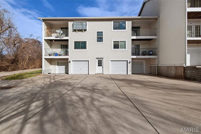 6458 White Cap Lane B, St Louis, MO 63033