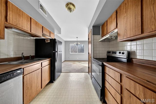 6458 White Cap Lane B, St Louis, MO 63033