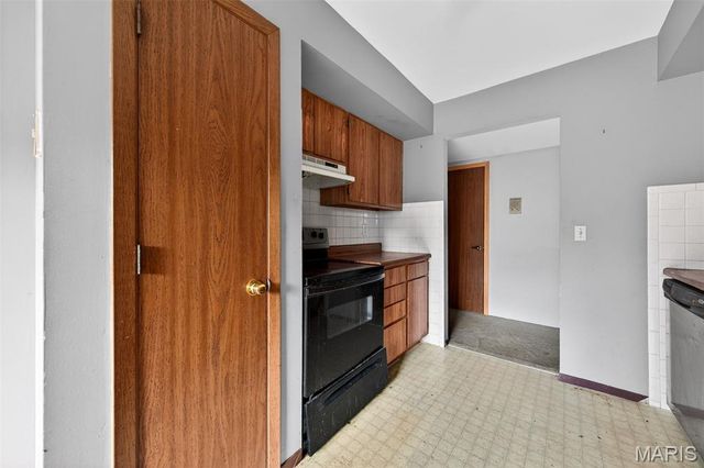 6458 White Cap Lane B, St Louis, MO 63033