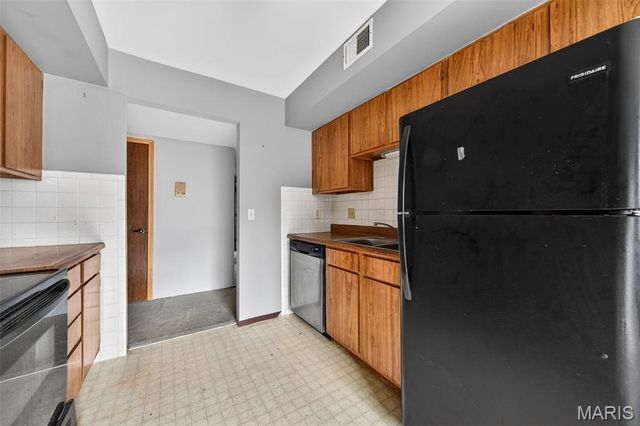 6458 White Cap Lane B, St Louis, MO 63033