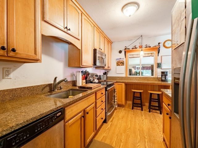 430 Lake Shore Dr, Duxbury, MA 02332