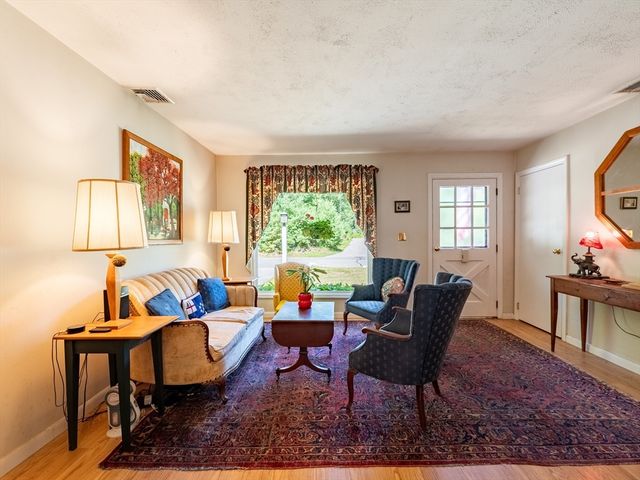 430 Lake Shore Dr, Duxbury, MA 02332