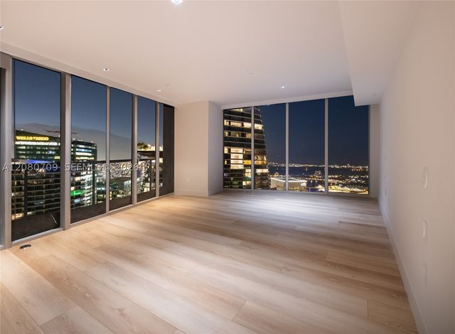 465 Brickell Ave PH5701, Miami, FL 33131