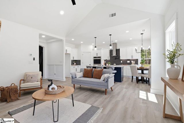 14 Briarwood Court, Simpsonville, SC 29681