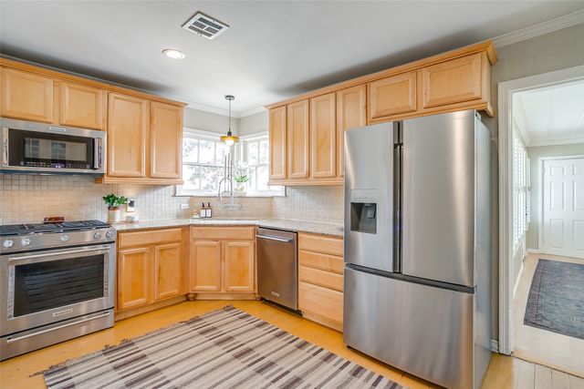 3033 6th Avenue, Fort Worth, TX 76110