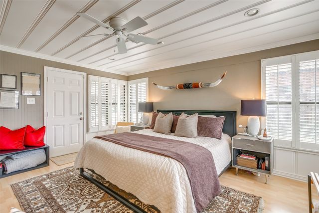 3033 6th Avenue, Fort Worth, TX 76110