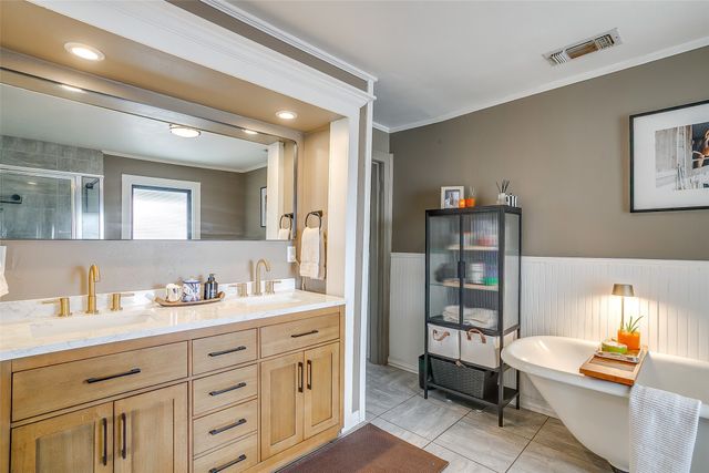 3033 6th Avenue, Fort Worth, TX 76110