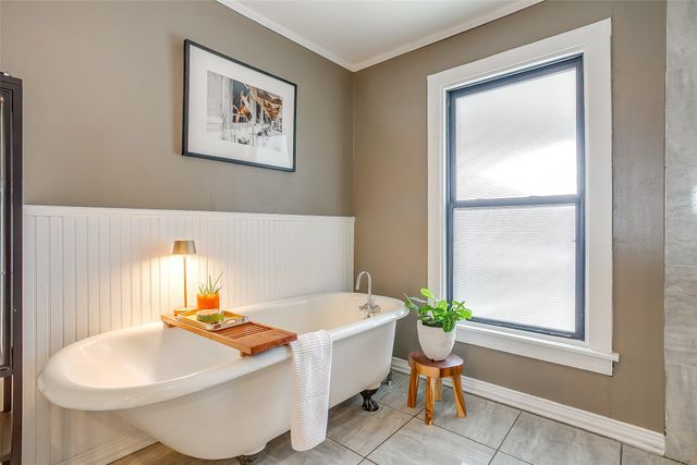 3033 6th Avenue, Fort Worth, TX 76110