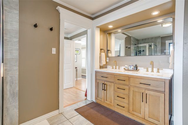 3033 6th Avenue, Fort Worth, TX 76110