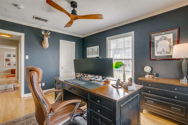 3033 6th Avenue, Fort Worth, TX 76110