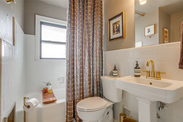 3033 6th Avenue, Fort Worth, TX 76110