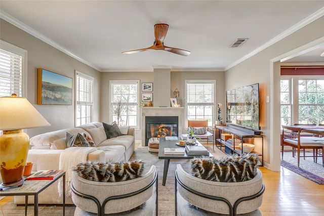 3033 6th Avenue, Fort Worth, TX 76110