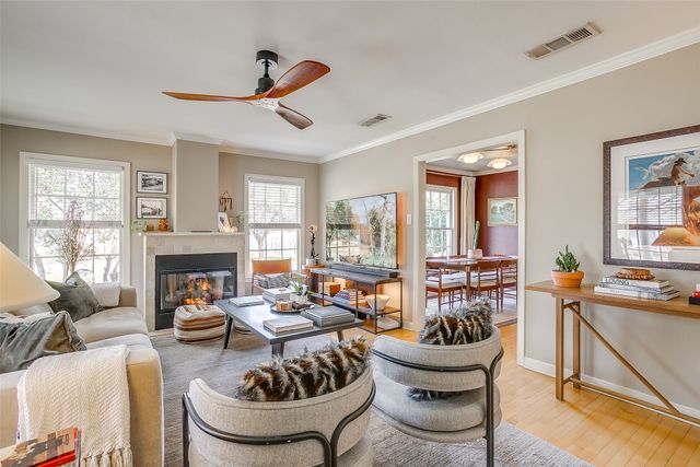 3033 6th Avenue, Fort Worth, TX 76110