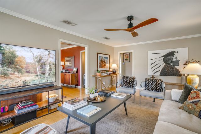 3033 6th Avenue, Fort Worth, TX 76110