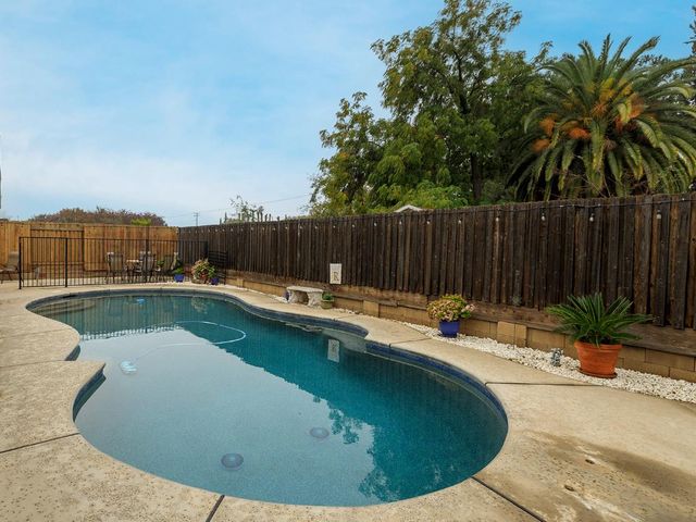 7699 E Hannah Ave, Hilmar, CA 95324