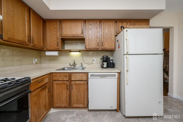 3 Senna Drive, Sayreville, NJ 08859