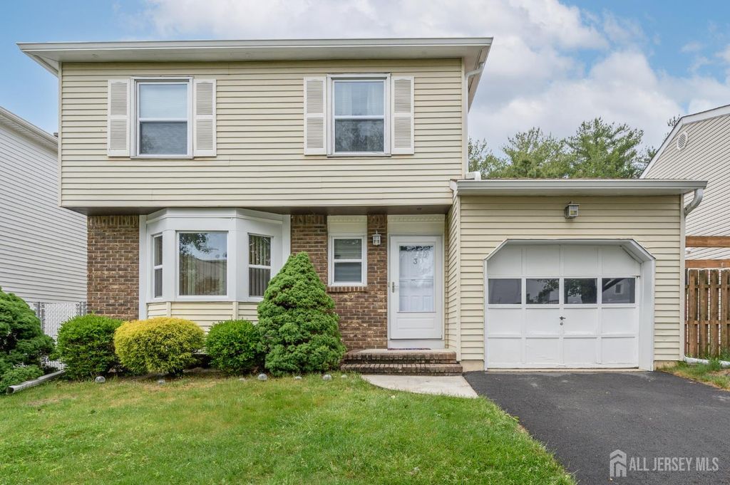 3 Senna Drive, Sayreville, NJ 08859