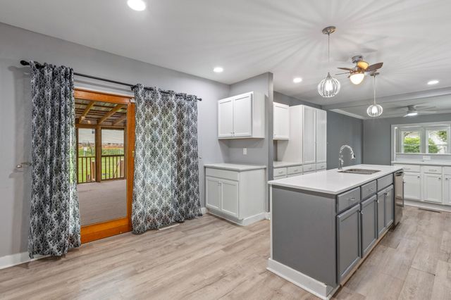 110 Wheeler Avenue, Pikeville, TN 37367