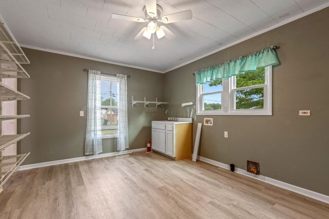 110 Wheeler Avenue, Pikeville, TN 37367