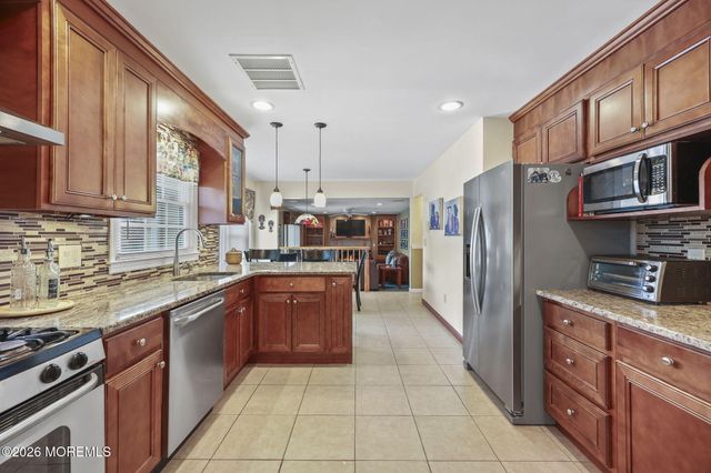 23 Sherwood Road, Parlin, NJ 08859