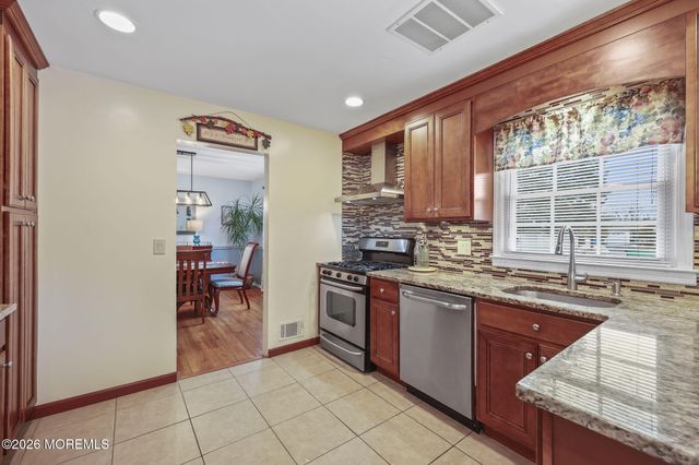 23 Sherwood Road, Parlin, NJ 08859