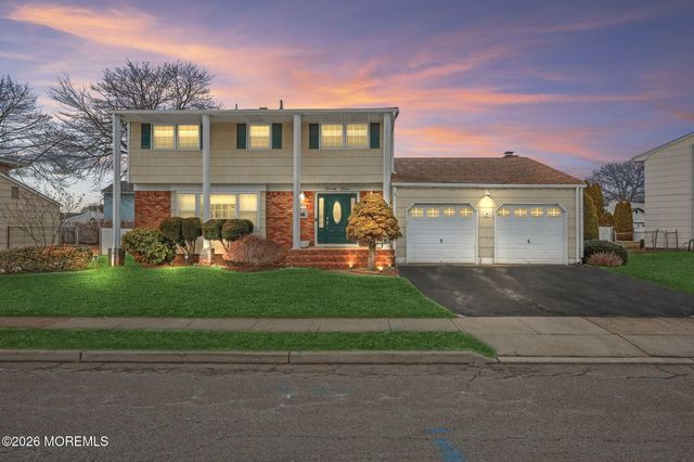 23 Sherwood Road, Parlin, NJ 08859