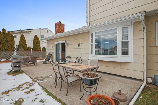 23 Sherwood Road, Parlin, NJ 08859