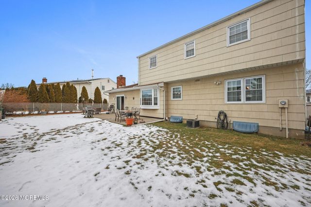 23 Sherwood Road, Parlin, NJ 08859