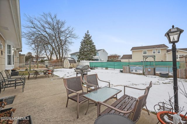 23 Sherwood Road, Parlin, NJ 08859