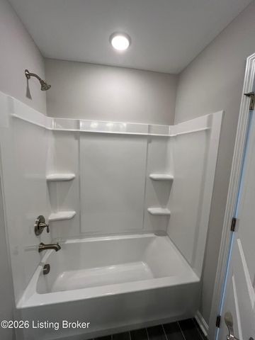 4007 Mosswood Ln, La Grange, KY 40031