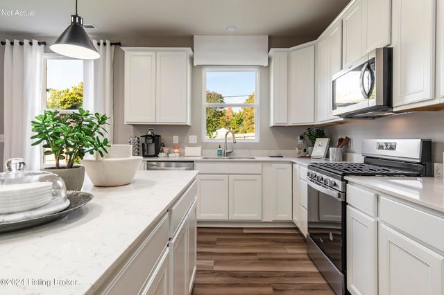 4007 Mosswood Ln, La Grange, KY 40031