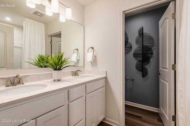 4007 Mosswood Ln, La Grange, KY 40031