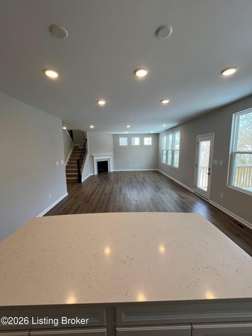 4007 Mosswood Ln, La Grange, KY 40031