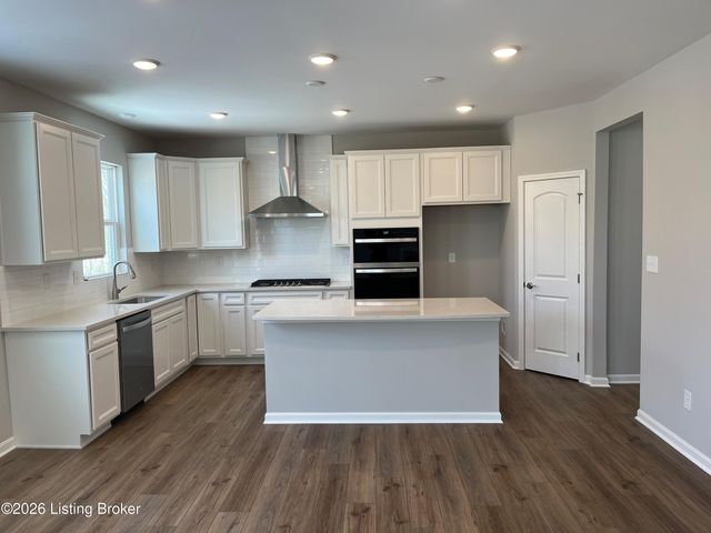 4007 Mosswood Ln, La Grange, KY 40031