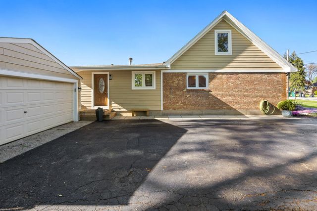 8208 Natoma Avenue, Burbank, IL 60459
