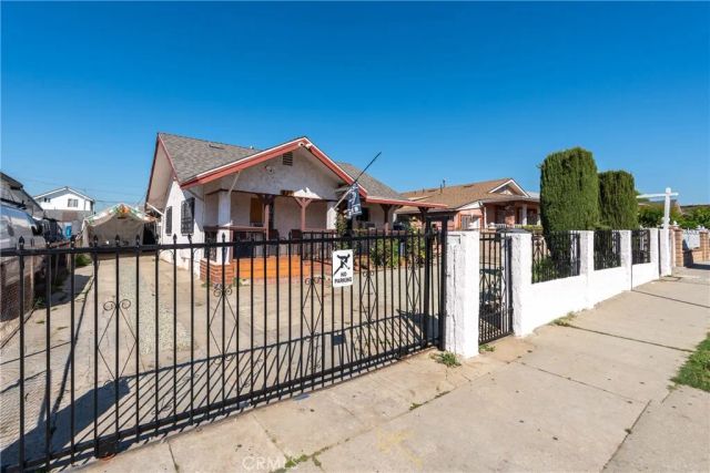 811 S Gage Avenue, Los Angeles, CA 90023