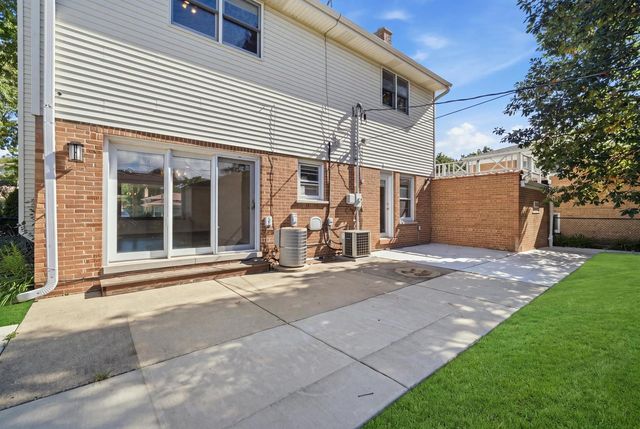 7840 Linder Avenue, Morton Grove, IL 60053