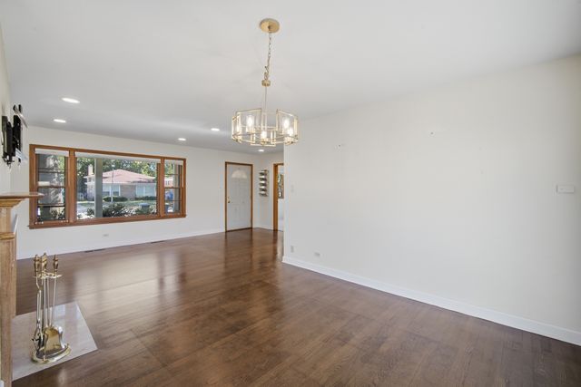 7840 Linder Avenue, Morton Grove, IL 60053
