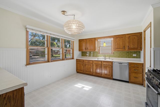 7840 Linder Avenue, Morton Grove, IL 60053