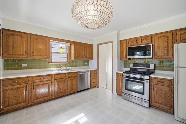 7840 Linder Avenue, Morton Grove, IL 60053