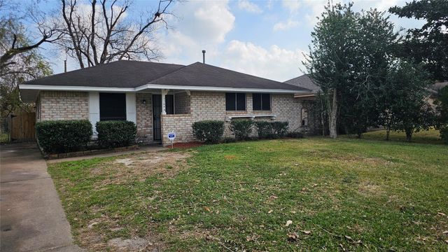 11046 Spottswood Drive, Houston, TX 77016